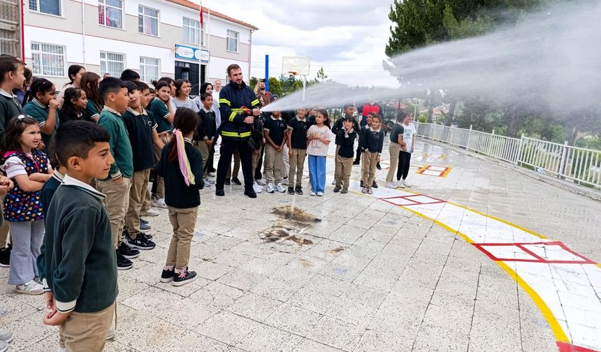 Alaca Belediyesi’nden  miniklere yangın eğitimi