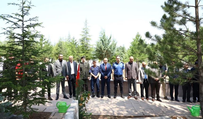 Alaca protokolü bayramda şehitleri unutmadı