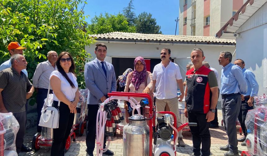 Ortaköy’de mobil süt  sağım makineleri dağıtıldı