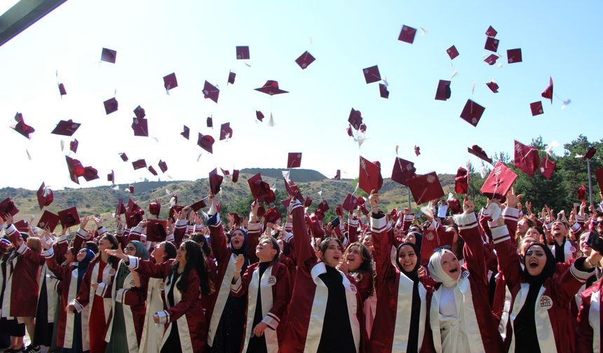 Sungurlu MYO’da  mezuniyet coşkusu
