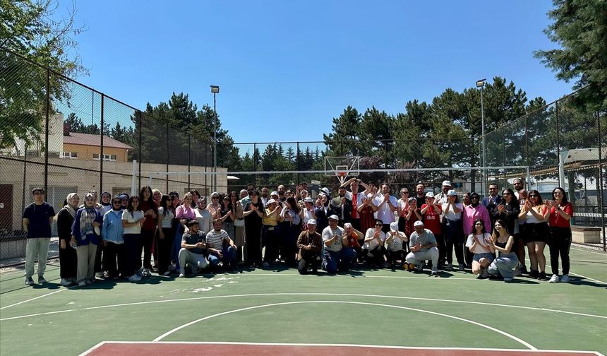 Engeller fileyi aştı dostluk kazandı