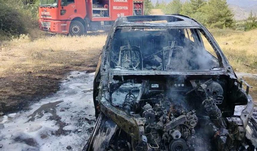 Park halindeki cip alev alev yandı