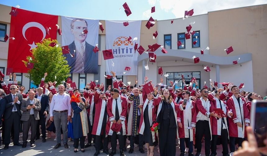 Alaca MYO’da mezuniyet sevinci