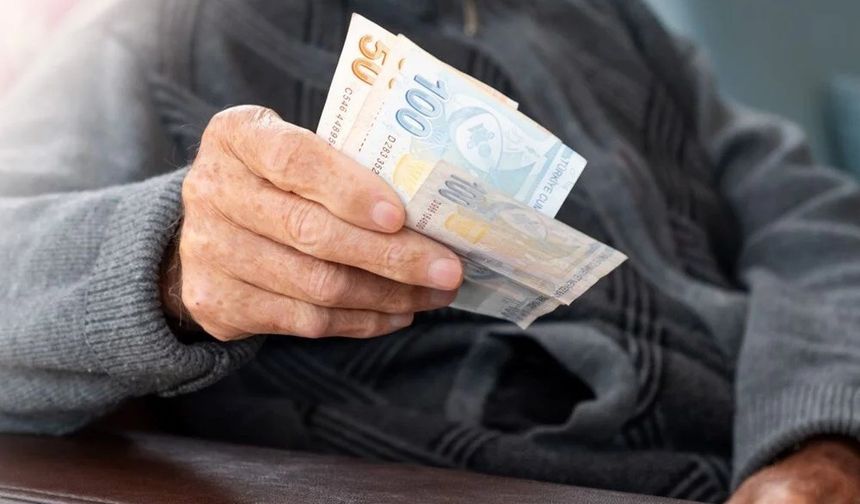 Kredi çeken emeklinin maaşına haciz ve bloke konabilecek! Okumadan imzalamayın
