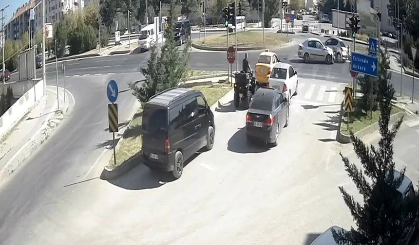 Çorum'da aynı kavşakta 4. kaza! Kaza anları saniye saniye kamerada