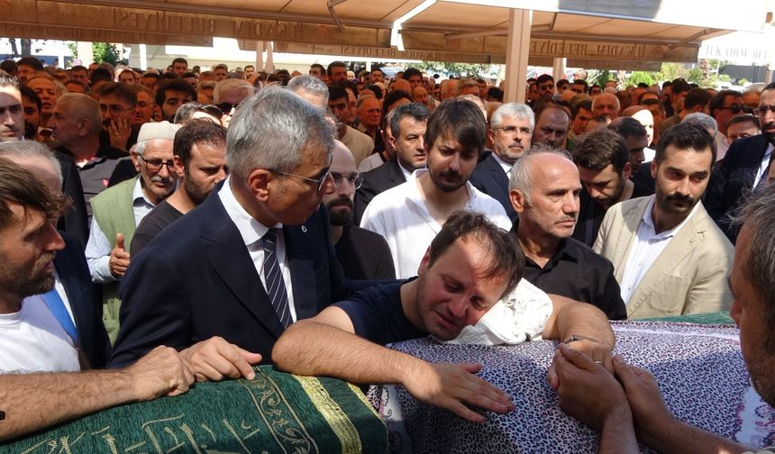 Bebeğinin battaniyesine sarılan doktor babanın "Oğlum" feryatları yürekleri dağladı