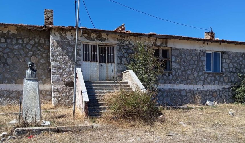 Bu okul kaderine terk edildi