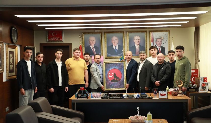 Başkan Şerif Arslan’dan  ülkücülere anlamlı hediye