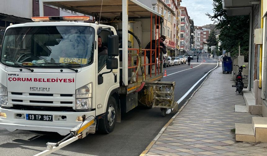 İskilip’te yolların  çizgileri yapılıyor