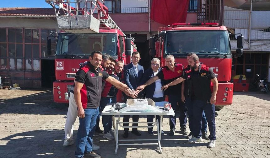 İtfaiyecilere pastalı kutlama