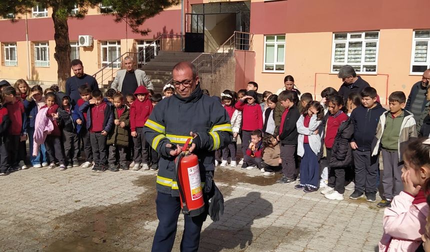 İlkokul öğrencilerine yangın eğitimi