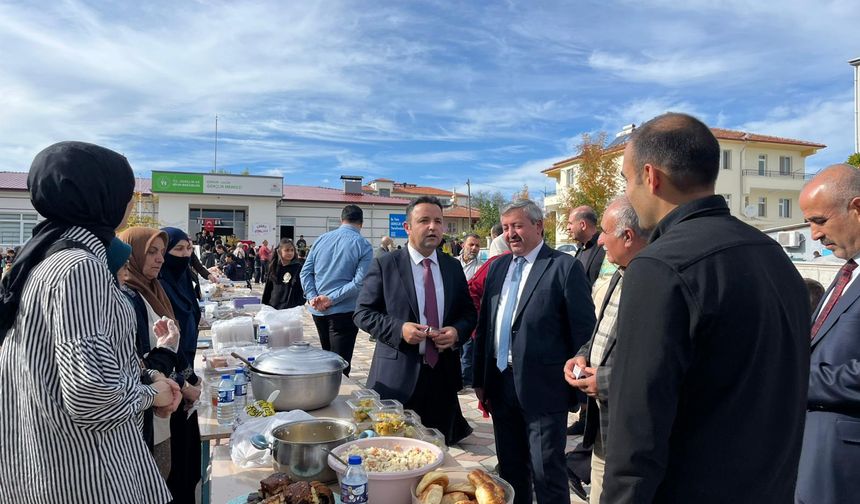 Laçin'de öğrenciler Filistin yararına kermes düzenledi