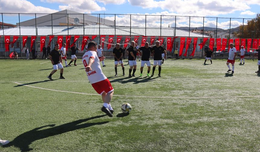 Sungurlu’da veteranlar gösteri maçı yaptı