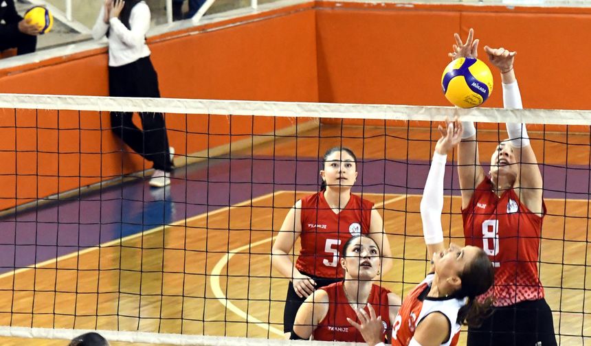 Arena ve Çorum Voleybol Karadeniz’den çıkamadı
