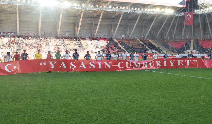 Cumhuriyet pankartı ile çıktılar