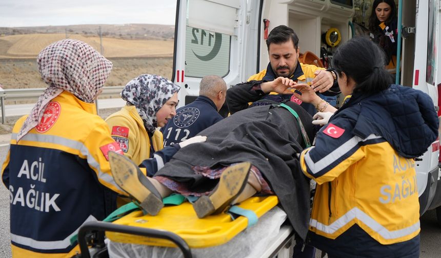 Otomobil şarampole devrildi: 7 yaralı