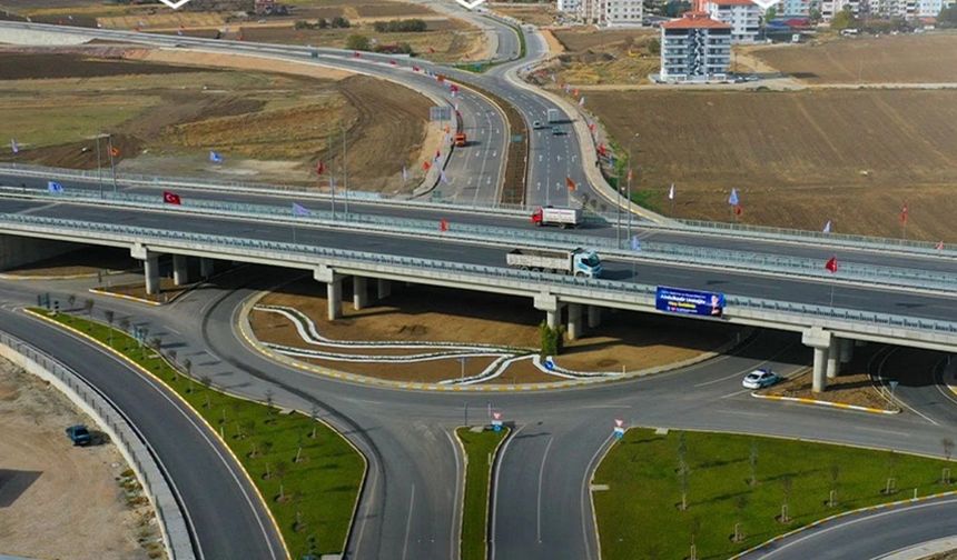 Ulaştırma Bakanı Çorum'daki yolu o sözlerle paylaştı