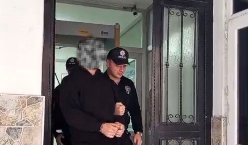 Kasadan para çalan hırsızlar kameraya yakalandı