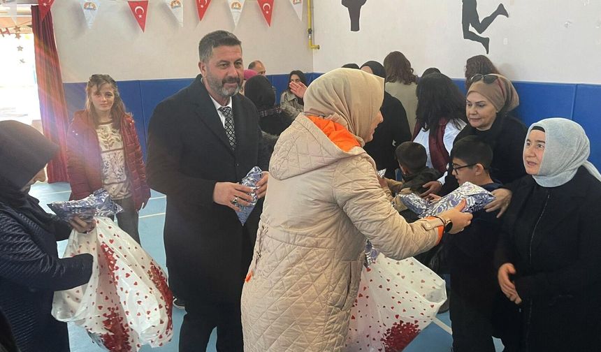 Nuh Aluç’tan özel  öğrencilere hediye