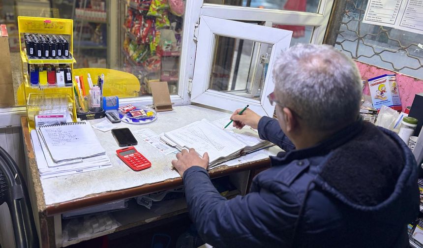 Hayırsever çift, mahalle sakinlerinin borcunu ödedi