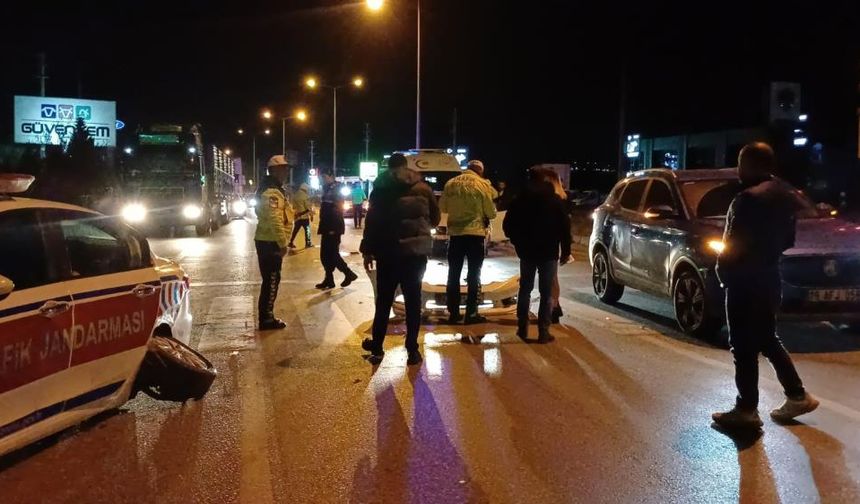 Kırmızı ışıkta zincirleme kaza: 2 jandarma personeli yaralandı