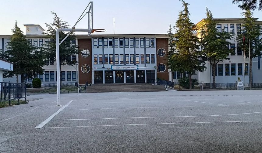 Çorum'daki bu okul yasak dinlemedi: 'Ya zarfla gönder ya da iban'a at'