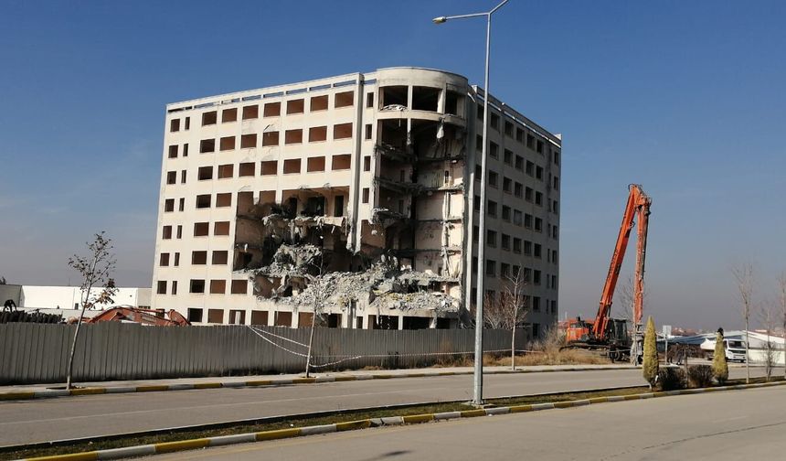 Çorum Eski Devlet Hastanesi yıkım çalışmaları başladı