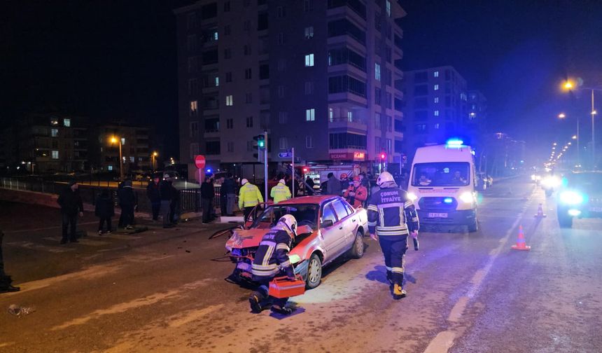 İki otomobil çarpıştı: 4 yaralı