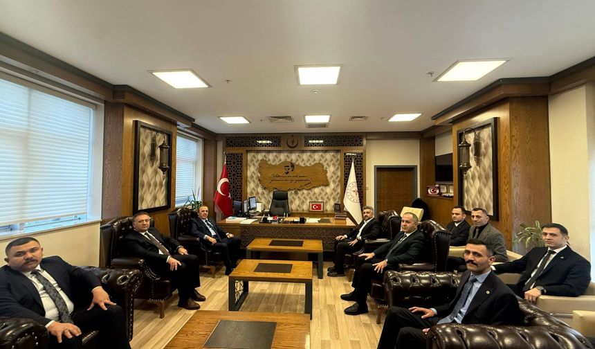 MHP’den Başhekim  Gömeç’e ziyaret