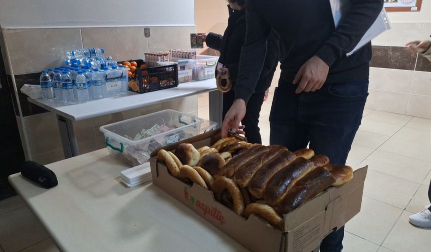 Bu kantinde güven satılıyor: Para üstünü  öğrenciler alıyor