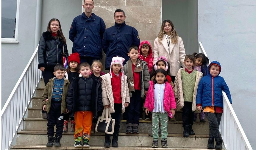 Kargı'da öğrenciler  karakolu ziyaret etti