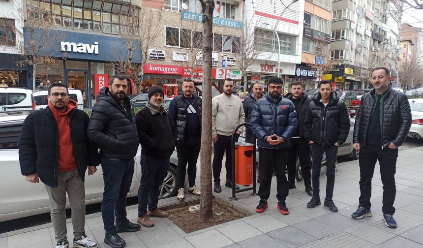 Gazi Caddesi’ndeki sürekli park, esnafı canından bezdirdi