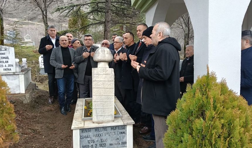 Cumhuriyet adamı  İsmail Hakkı Efendi mezarı başında anıldı