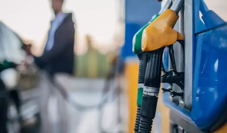 Araç sahipleri dikkat: Akaryakıta zam geldi! Bir ilk yaşandı...
