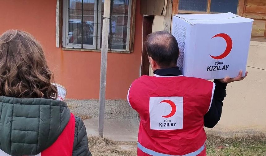 Alaca Kızılay’dan ihtiyaç  sahibi ailelere gıda desteği
