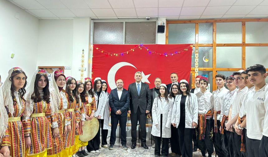 Liseliler Ramazan’ı ilahi  ve manilerle karşıladı