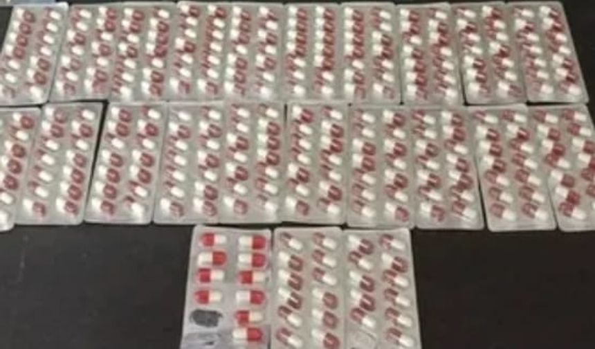 Çorum’da şüphe üzerine durdurulan araçta 2 bin 684 sentetik ecza ele geçirildi