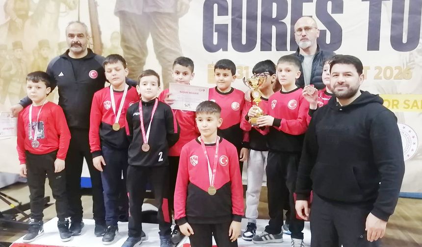 Çorumlu minik pehlivanlar Samsun’da madalyaları topladı
