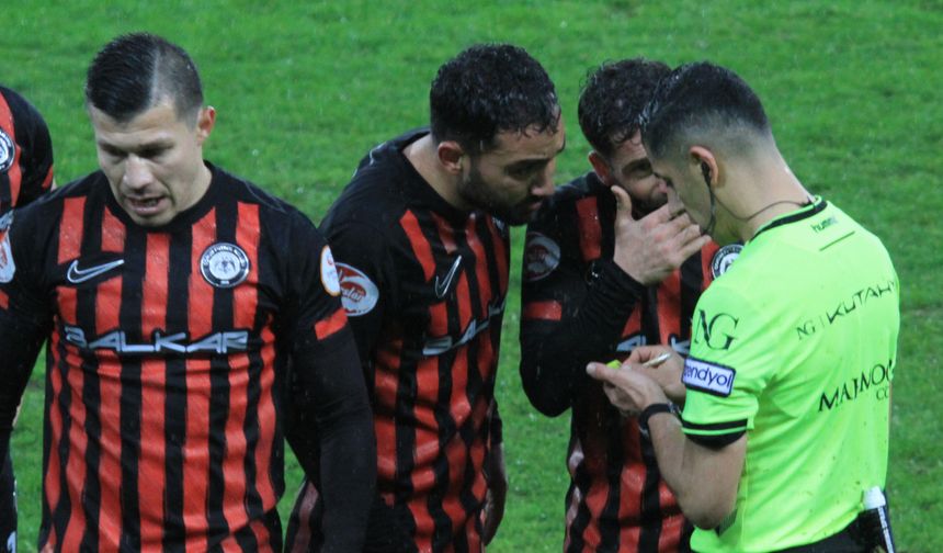 Ferhat ve Samudio cezalı!