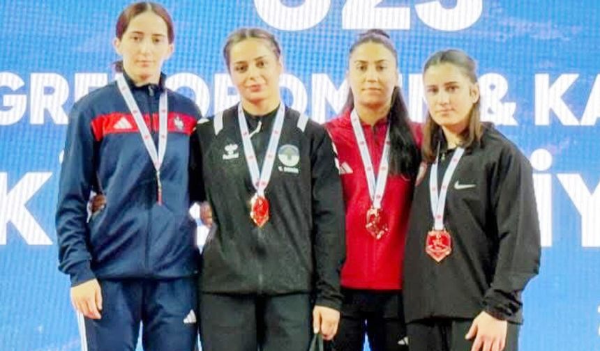 Büşranur Özmez Türkiye üçüncüsü