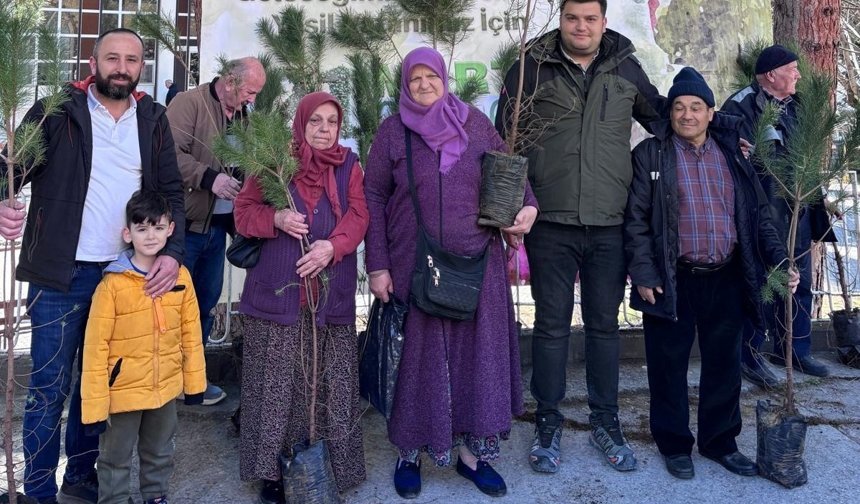 Kargı'da vatandaşlara  400 fidan dağıtıldı
