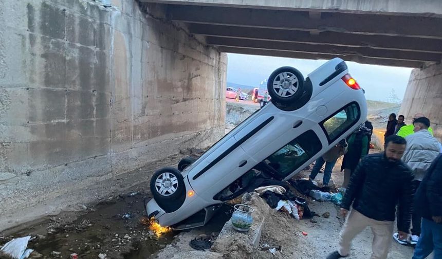 Çorum yolunda otomobil köprü boşluğuna devrildi: 4 yaralı