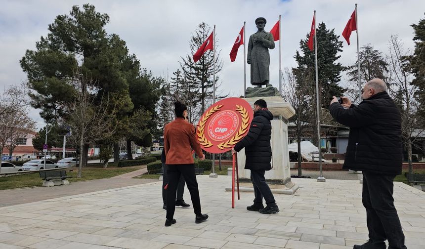 CHP’li Kadınlardan 8 Mart’ta Atatürk Anıtı’na Çelenk