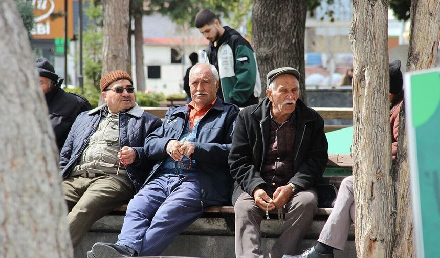 Kulislerde bu konuşuluyor! Bayram ikramiyesi artık ihtiyaç sahibi emekliye mi verilecek?