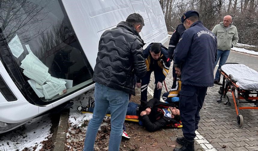 Panelvan araç yan  yattı: 1 kişi yaralı