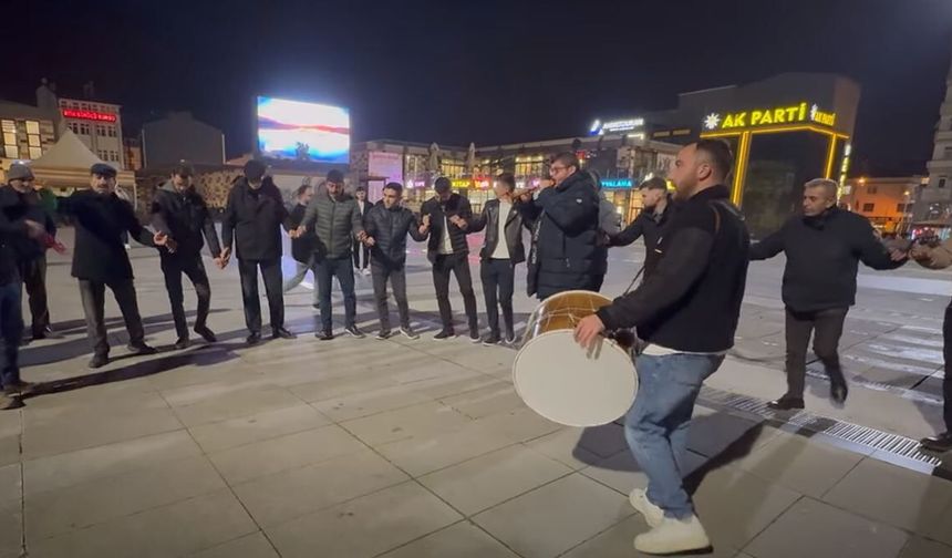 Davulcular Ramazan  ayını ilahiyle uğurladı