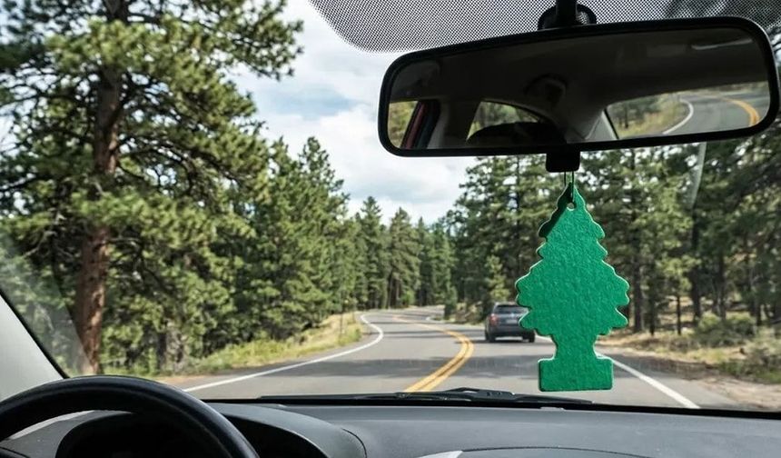 Telefon tutacağı ve dikiz aynasına asılan kokular yasak mı?