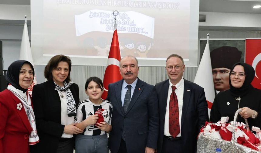 Dünya Yetimler Günü’nde sevgi ve şefkat sofrası kuruldu