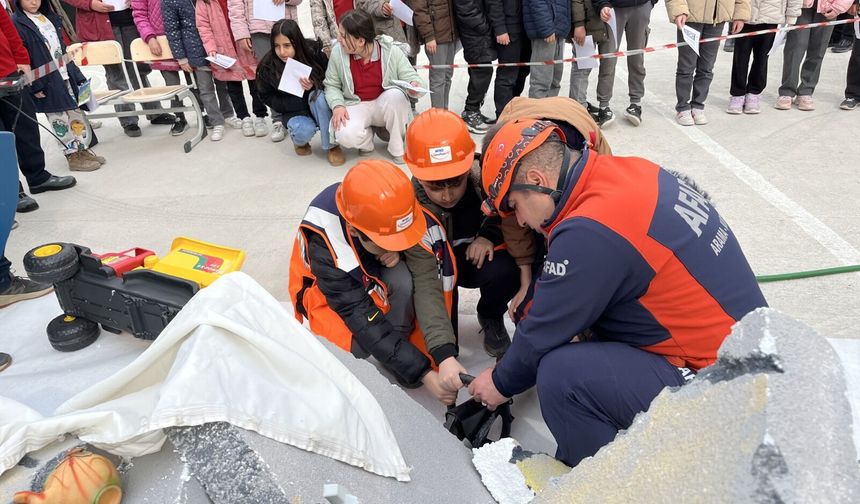 Bin öğrencinin katılımıyla afet farkındalık eğitimi