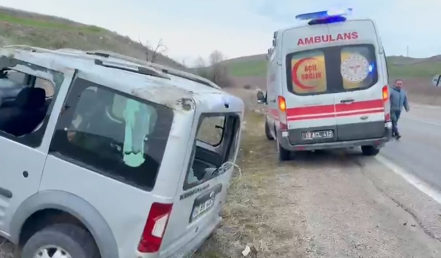 Araç tarlaya devrildi: Baba ile kızı yaralandı